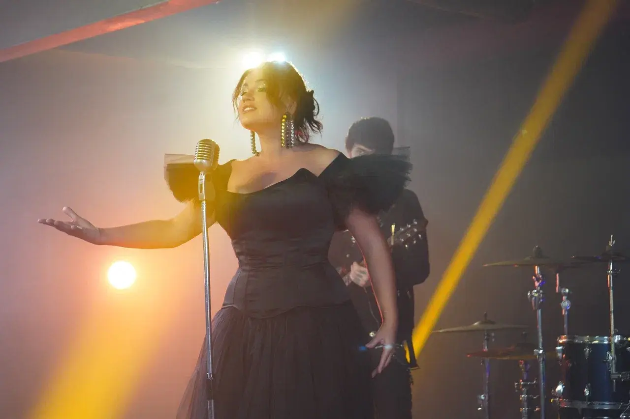 Вокалистка