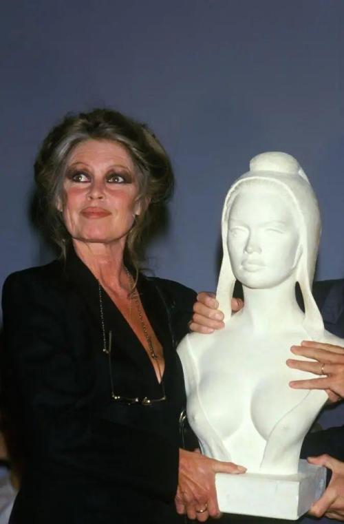 gRmTUOhxgZhMWwnTwGMBaMo5WIT7PkJAnNKFZMnh